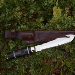 Poľovnícky vyvrhovací nôž s pílkou na kosti