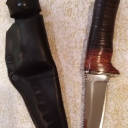 Poľovnícky nôž s pílkou