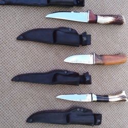 Štyri lovecké nože